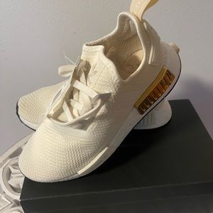 NWT Adidas NMD -R1 Women’s size 61/2